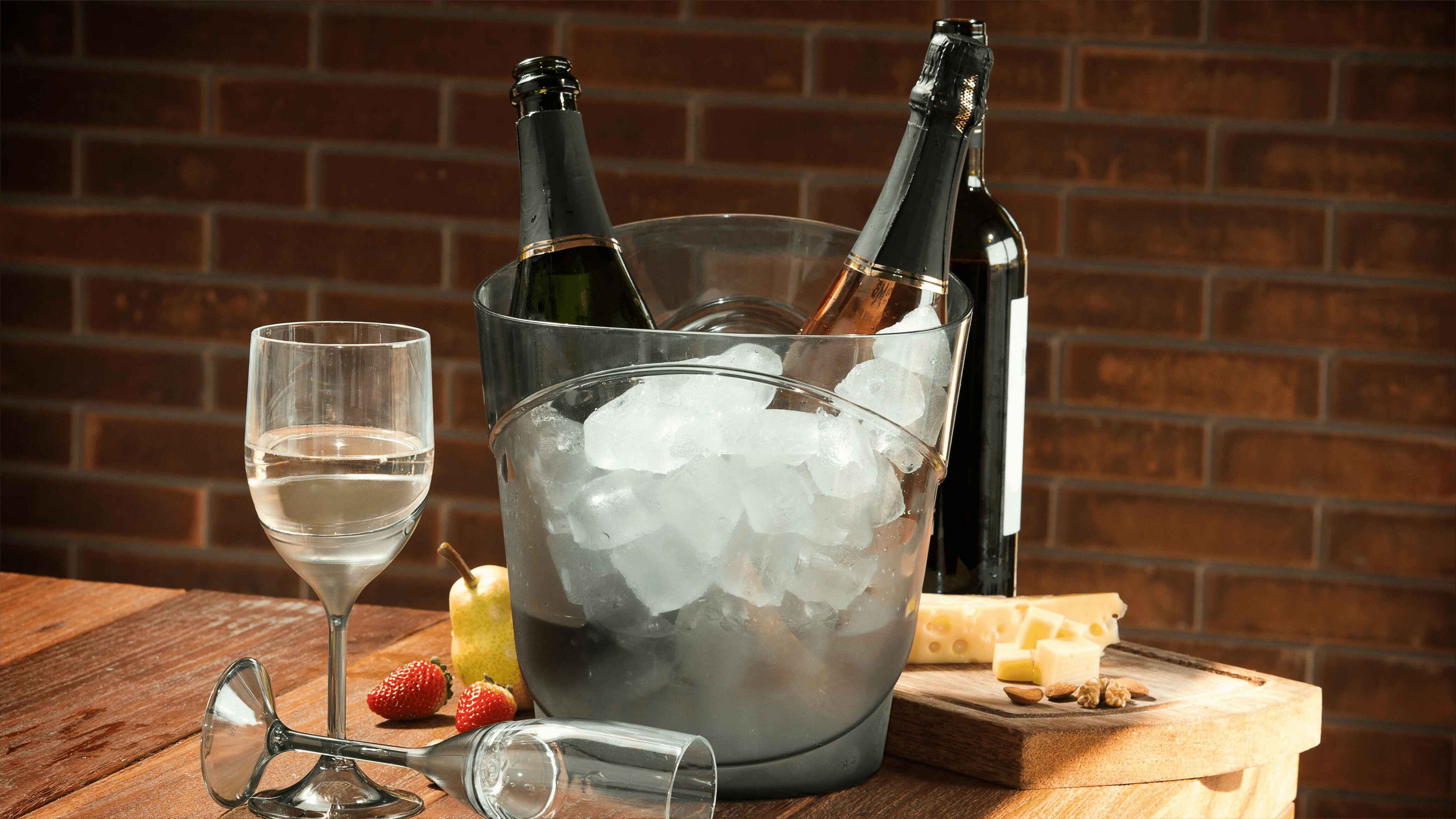 Banner principal Inusi mostrando produtos plásticos personalizáveis para festas e eventos